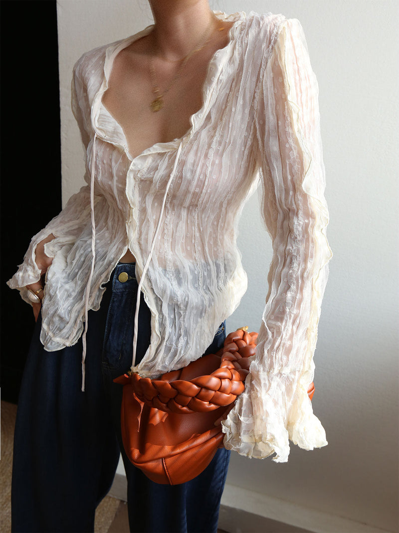 Effortlessly Elegant Blouse with a Timeless Design