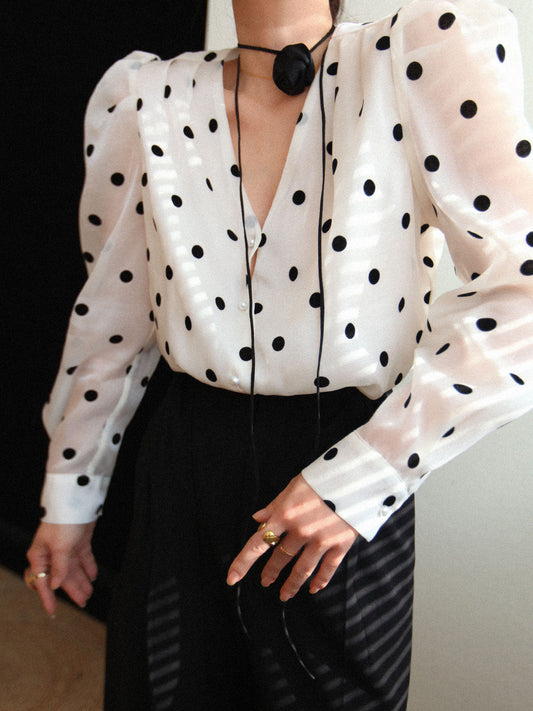 Classic Vintage Blouse with a Flattering Fit