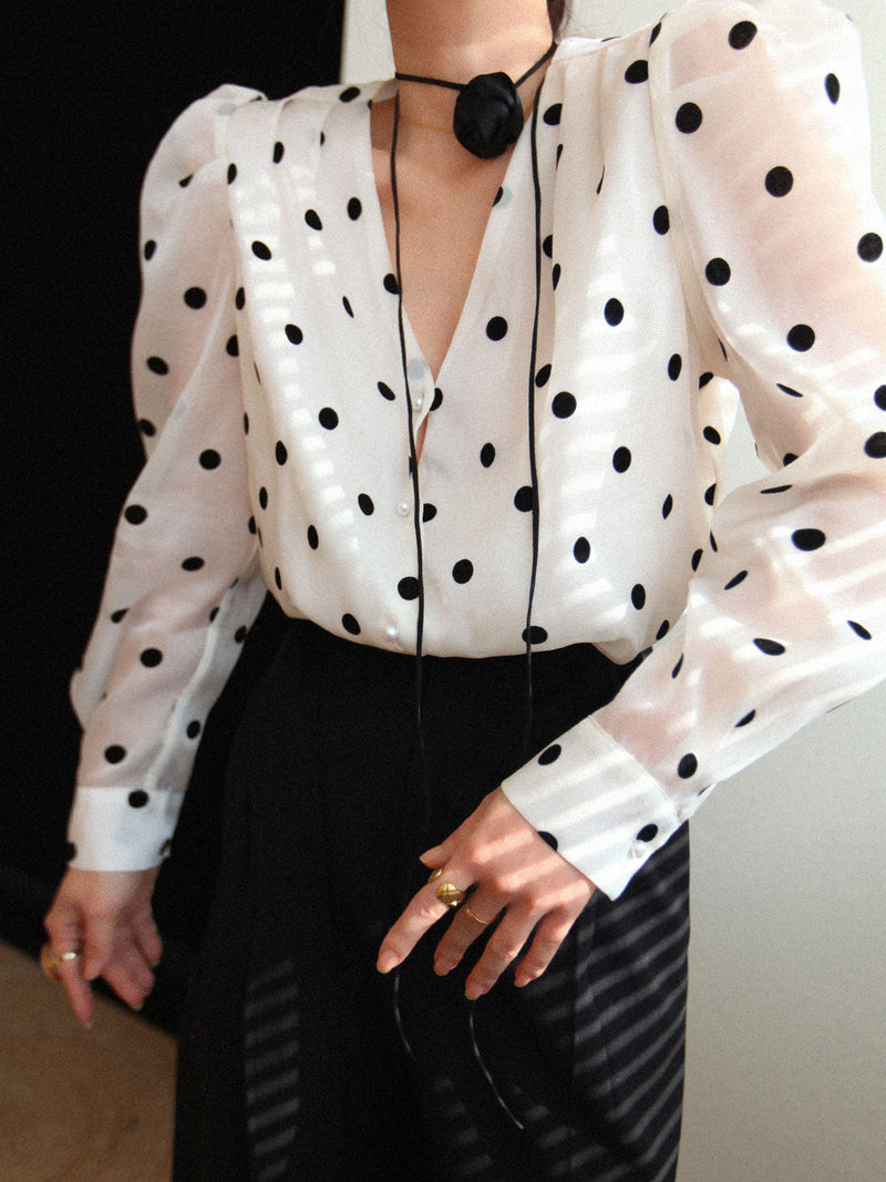 Classic Vintage Blouse with a Flattering Fit
