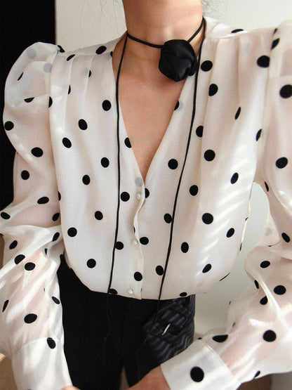 Classic Vintage Blouse with a Flattering Fit