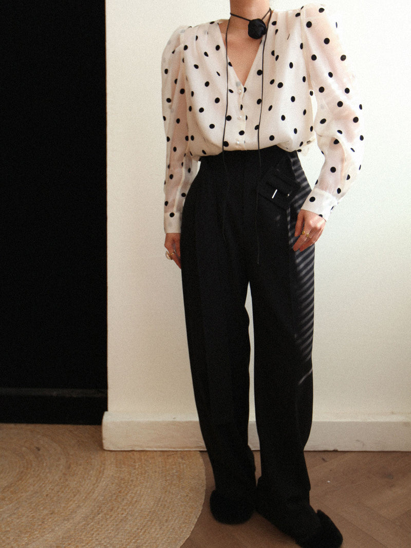 Classic Vintage Blouse with a Flattering Fit