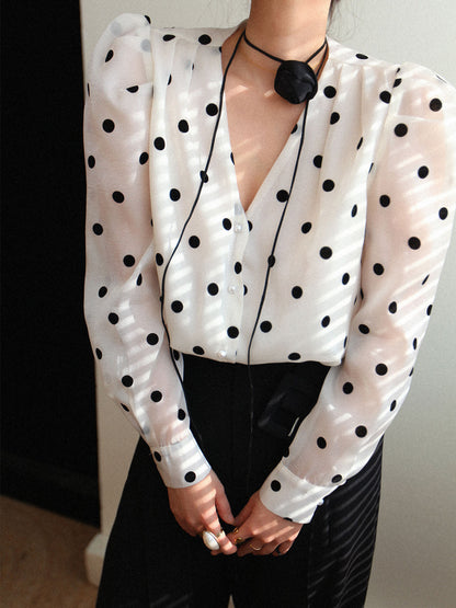 Classic Vintage Blouse with a Flattering Fit