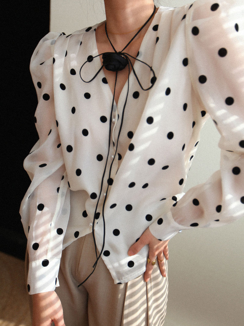 Classic Vintage Blouse with a Flattering Fit