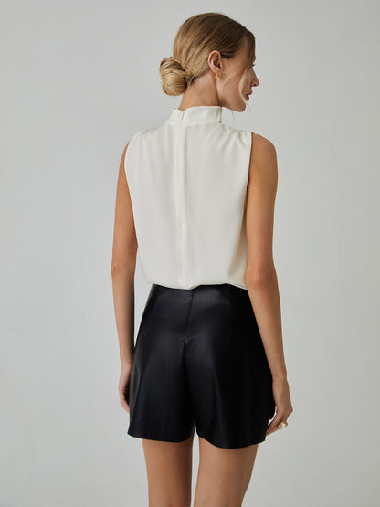 Well Tailored Blouse with a Graceful Silhouette