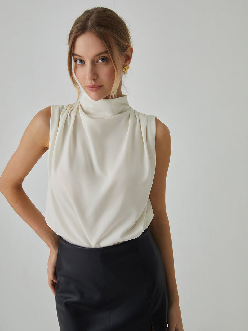 Well Tailored Blouse with a Graceful Silhouette