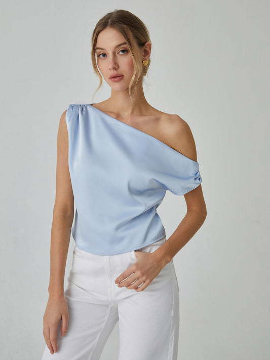 Beautifully Crafted Blouse in a Classic Style