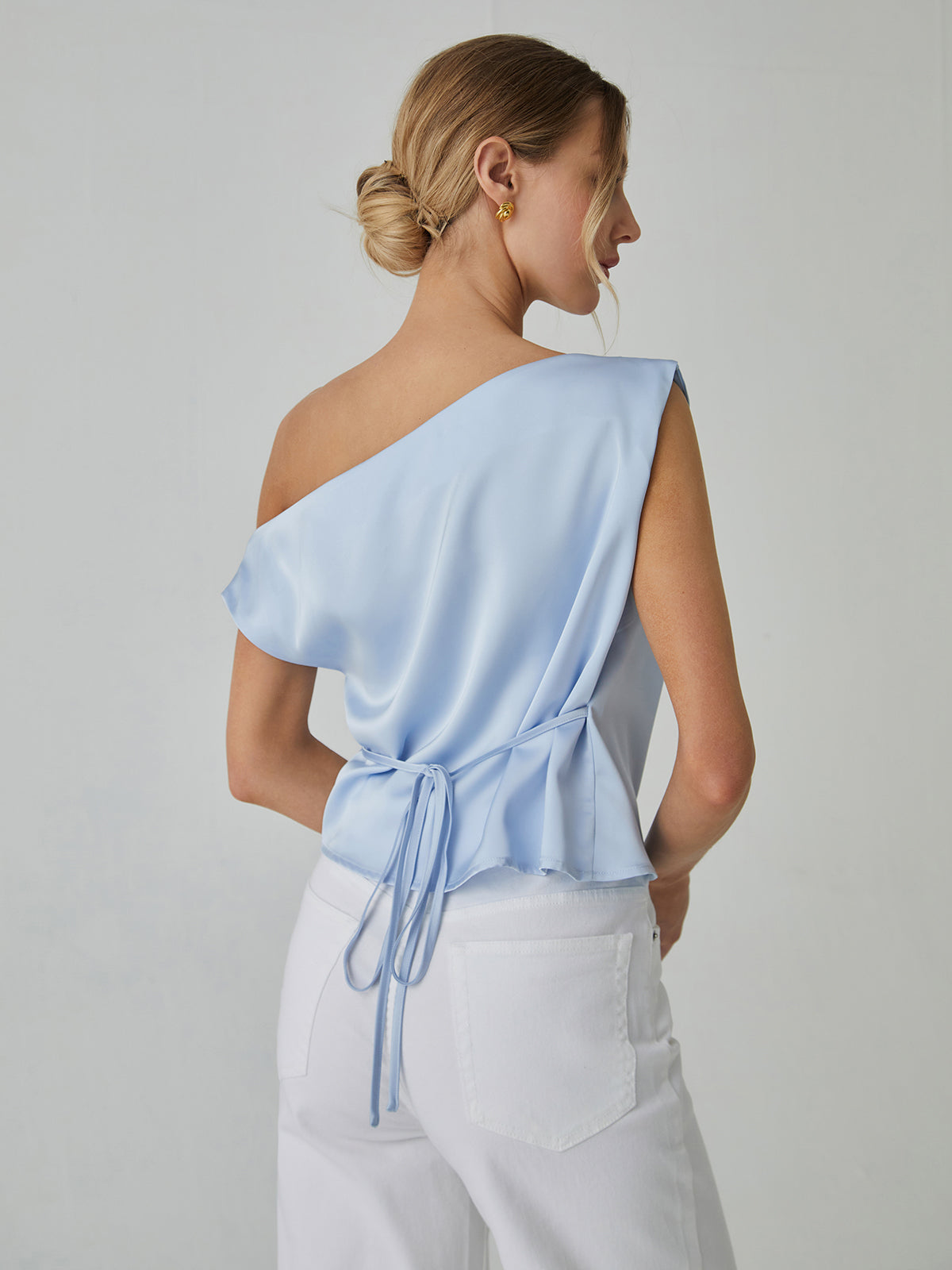 Beautifully Crafted Blouse in a Classic Style
