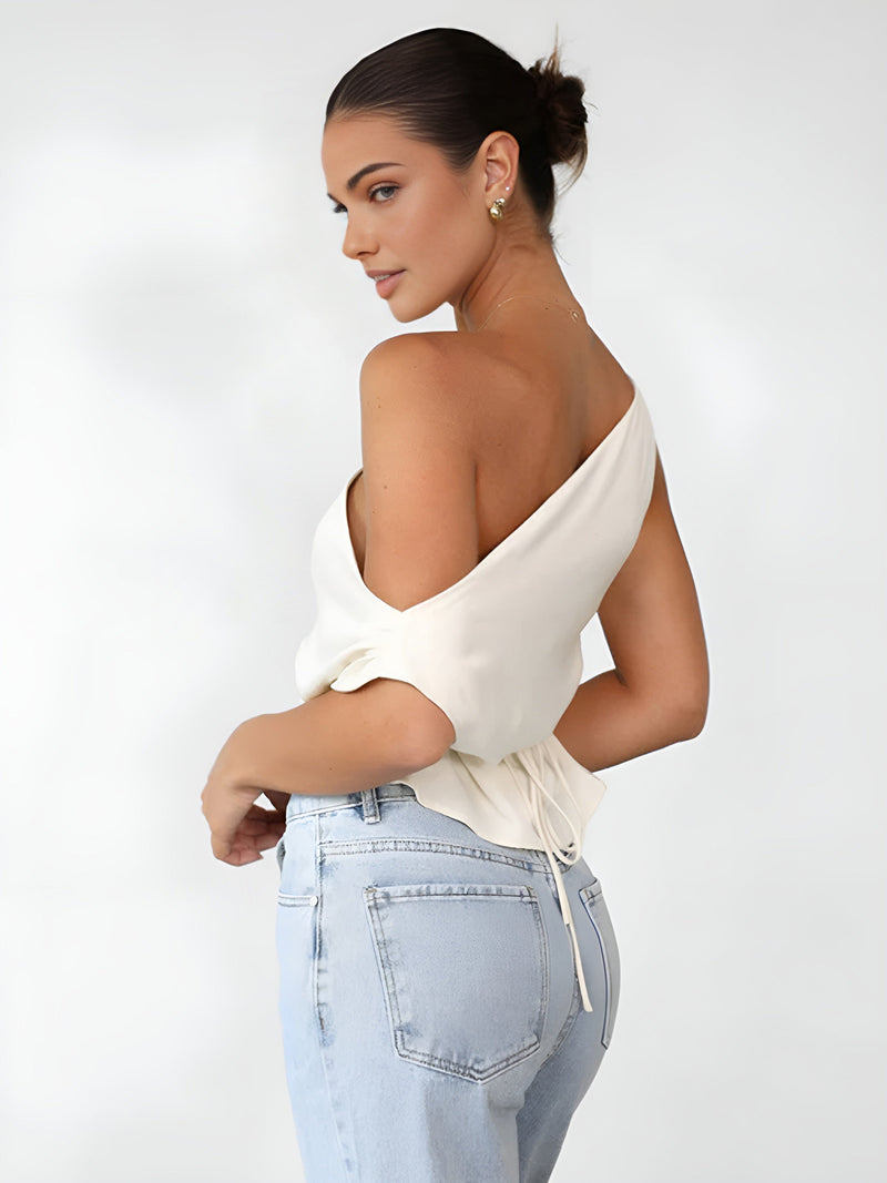 Beautifully Crafted Blouse in a Classic Style