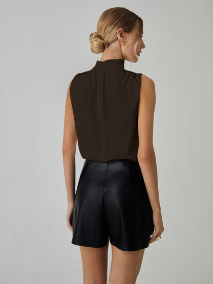 Well Tailored Blouse with a Graceful Silhouette