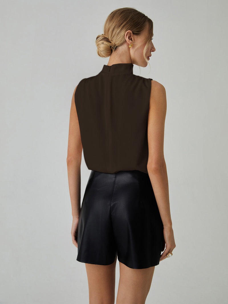 Well Tailored Blouse with a Graceful Silhouette