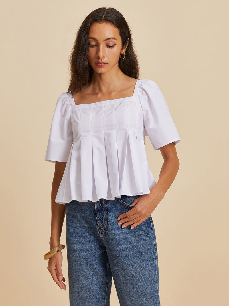 Well Tailored Blouse with a Graceful Silhouette