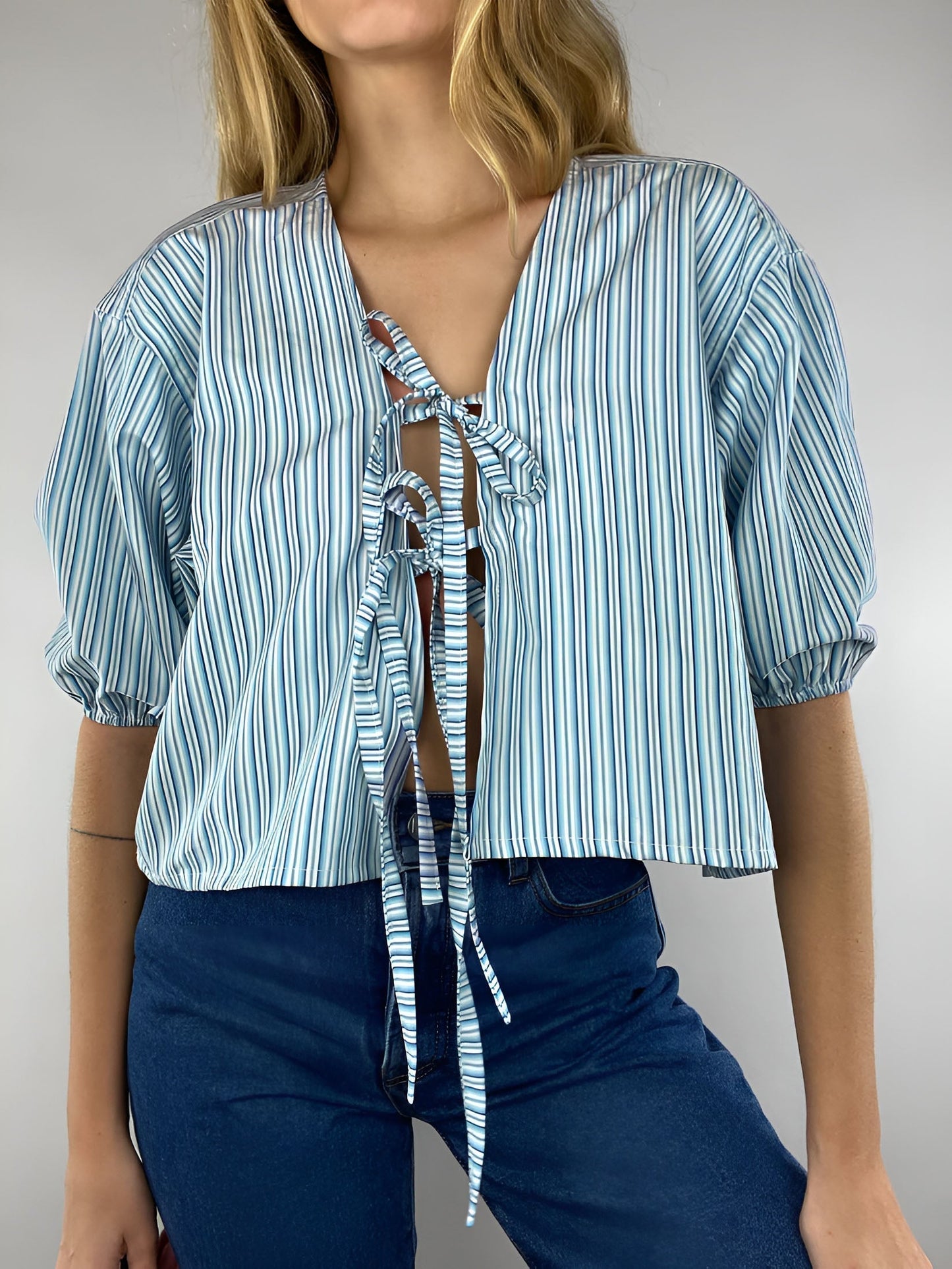 Effortlessly Elegant Blouse with a Timeless Design