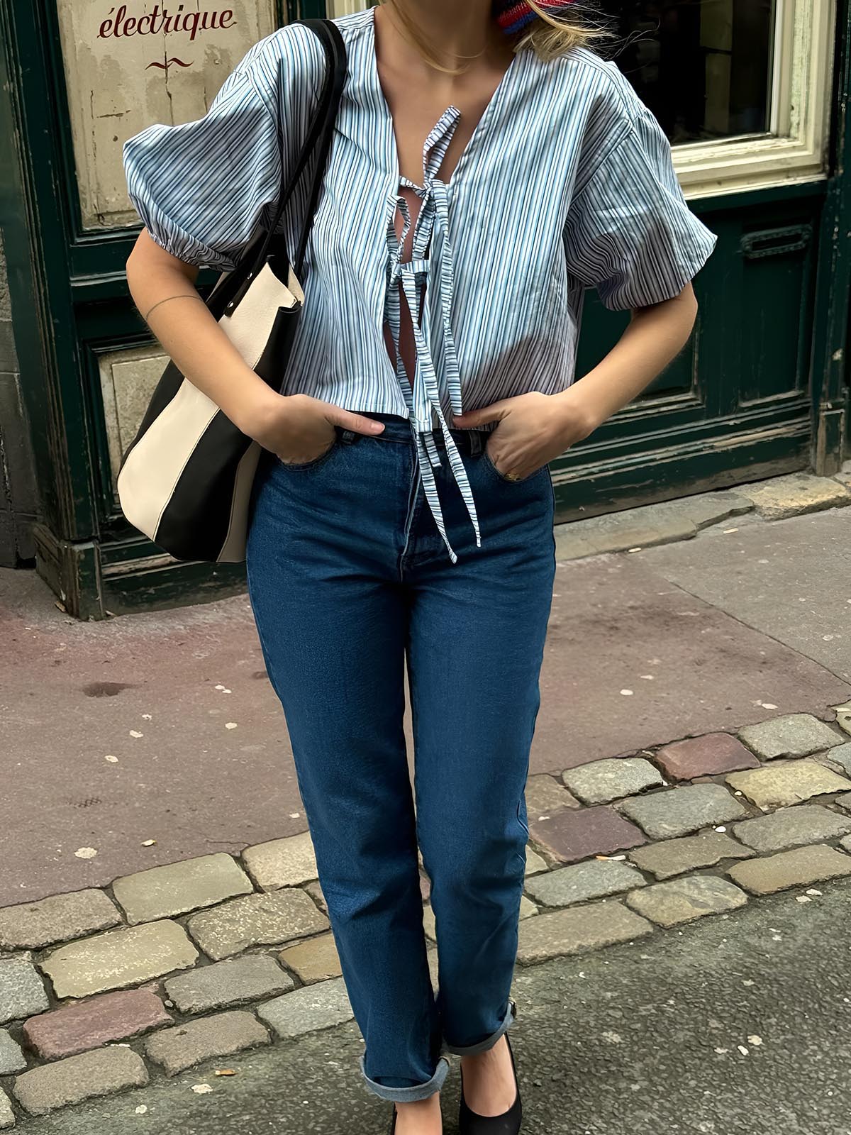 Effortlessly Elegant Blouse with a Timeless Design