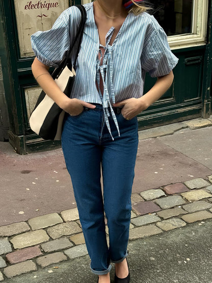 Effortlessly Elegant Blouse with a Timeless Design