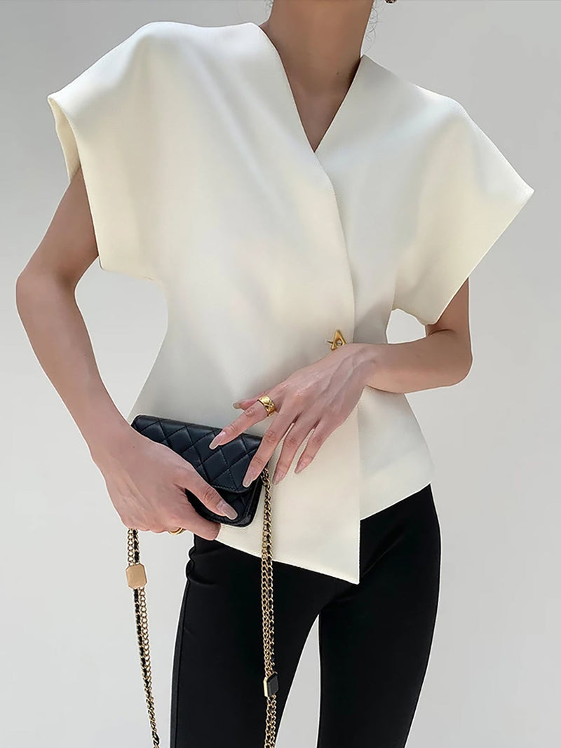 Classic Vintage Blouse with a Flattering Fit