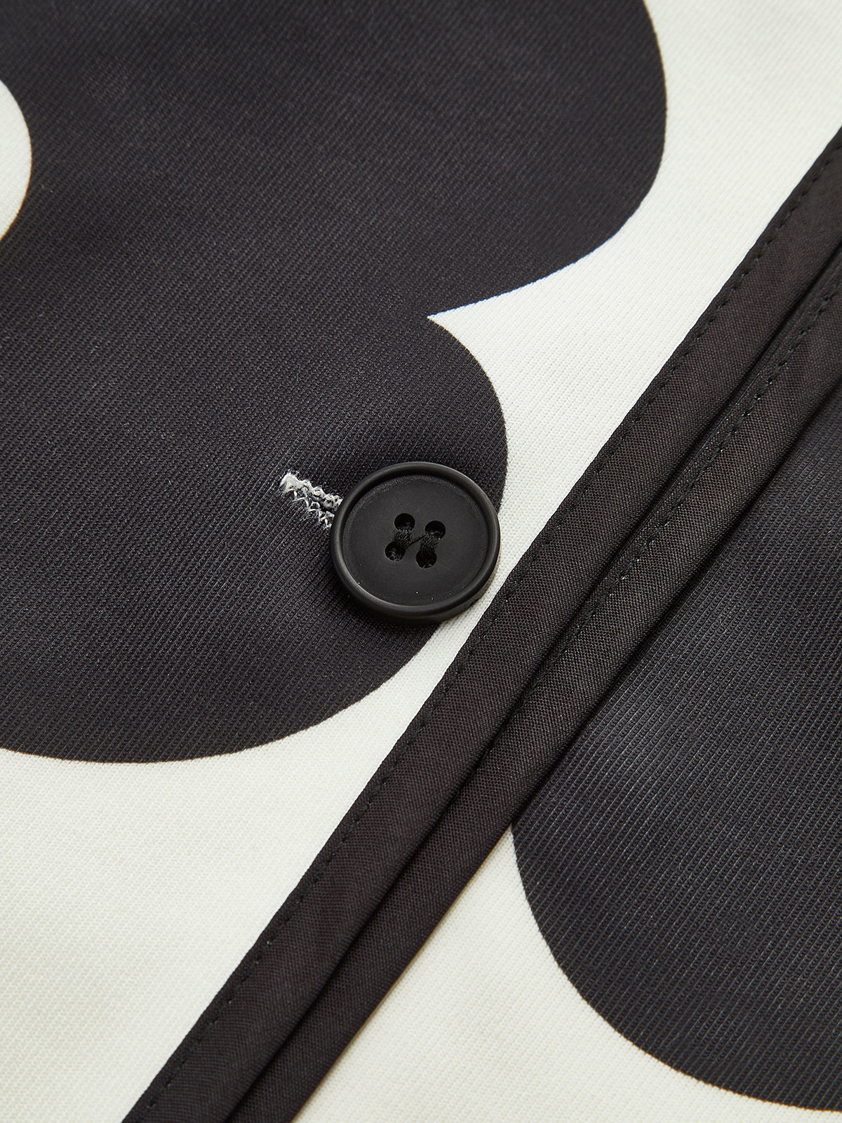 Well Tailored Jacket with a Graceful Silhouette