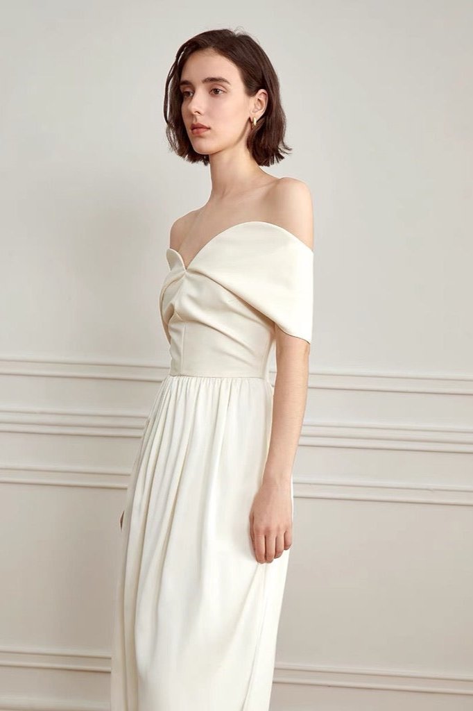 Effortlessly Elegant Dress with a Timeless Design