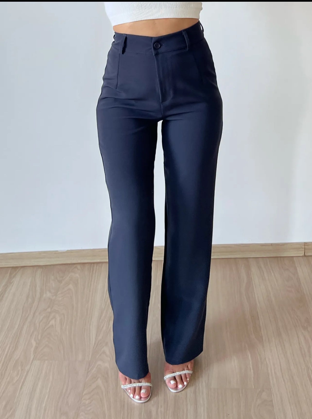 Classic Vintage Trousers with a Flattering Fit