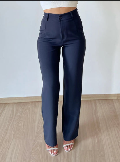 Classic Vintage Trousers with a Flattering Fit