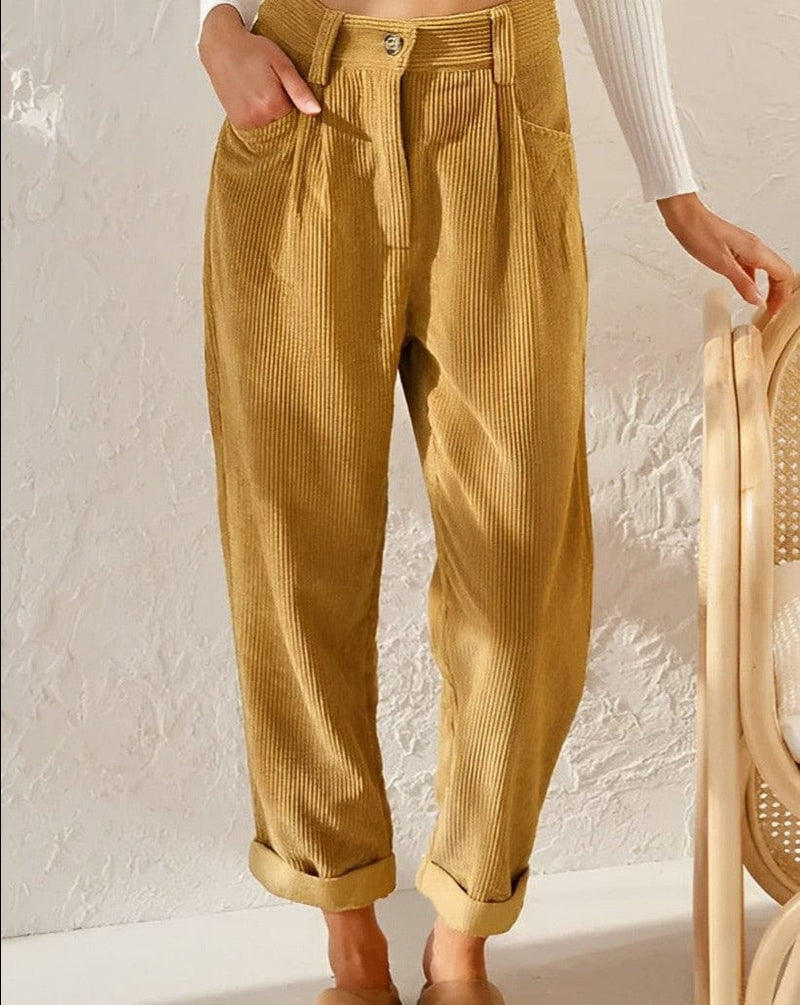 Effortlessly Elegant Trousers with a Timeless Design