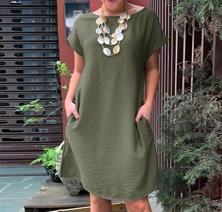 Beautifully Finished Dress in a Timeless Design