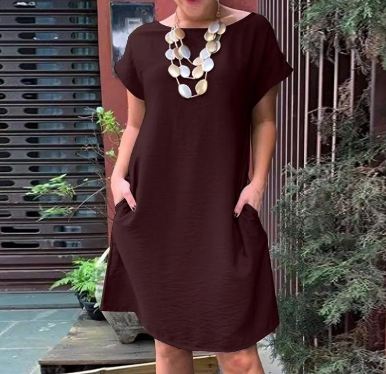Beautifully Finished Dress in a Timeless Design