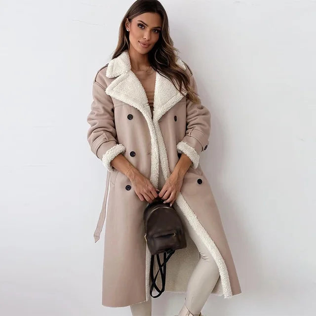 Well Tailored Coat with a Graceful Silhouette