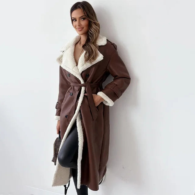 Well Tailored Coat with a Graceful Silhouette