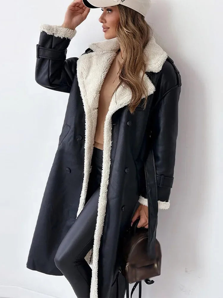 Well Tailored Coat with a Graceful Silhouette