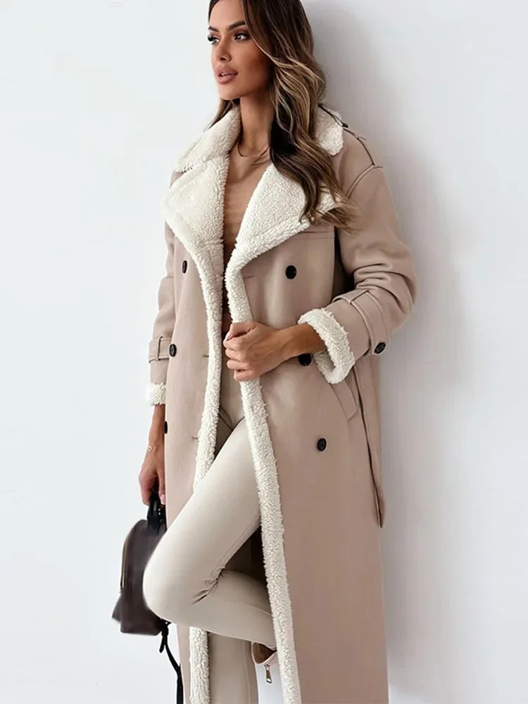 Well Tailored Coat with a Graceful Silhouette