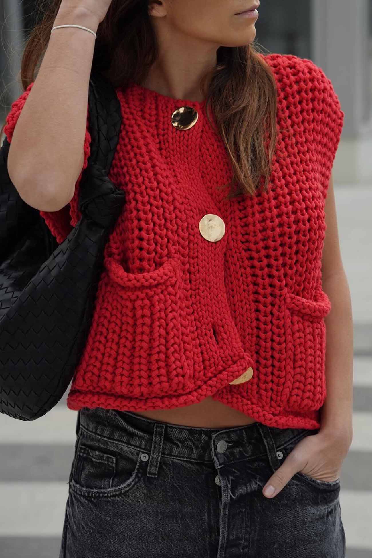 Well Tailored Cardigan with a Graceful Silhouette