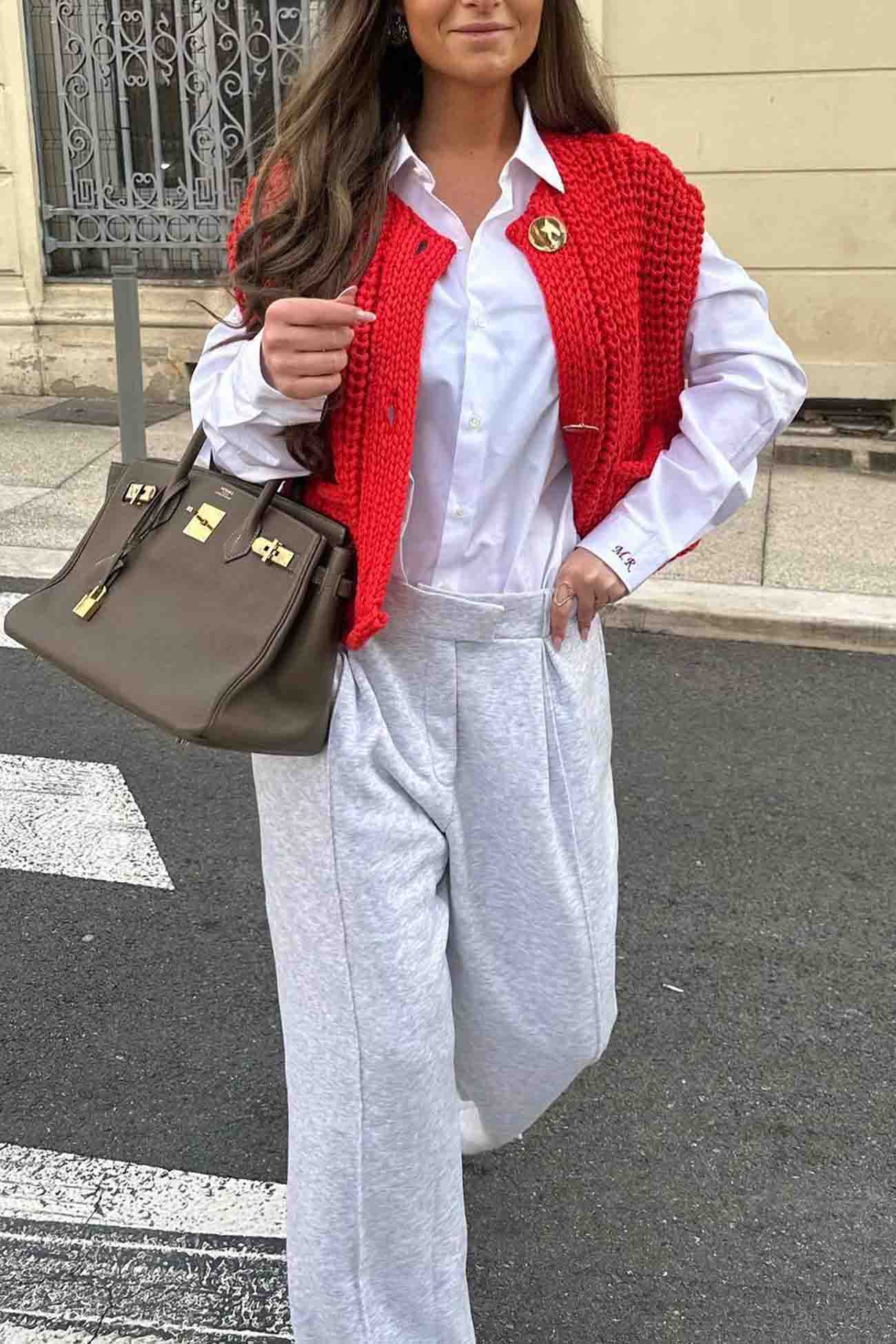 Well Tailored Cardigan with a Graceful Silhouette