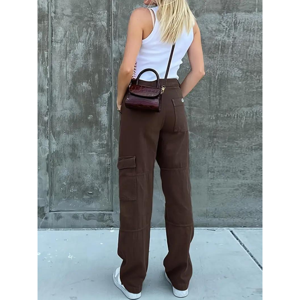 Effortlessly Elegant Pants with a Timeless Design