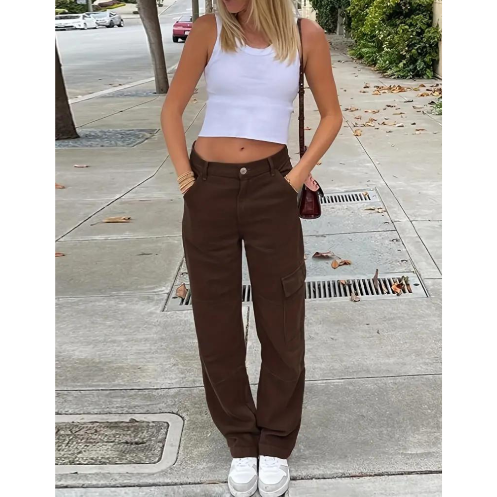 Effortlessly Elegant Pants with a Timeless Design