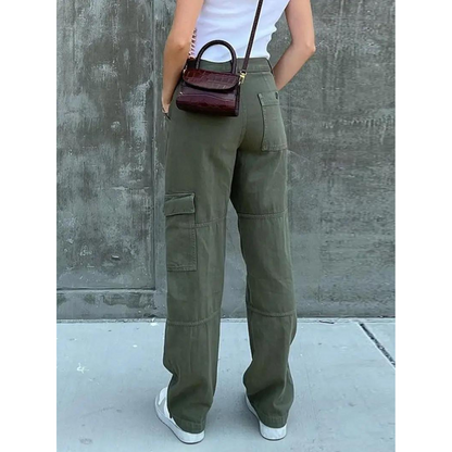 Effortlessly Elegant Pants with a Timeless Design