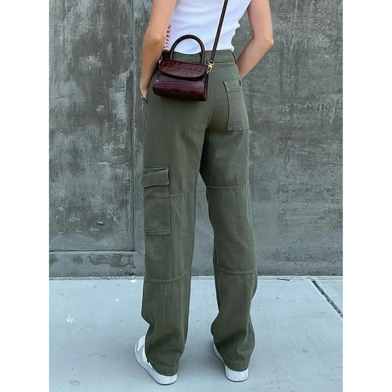 Effortlessly Elegant Pants with a Timeless Design