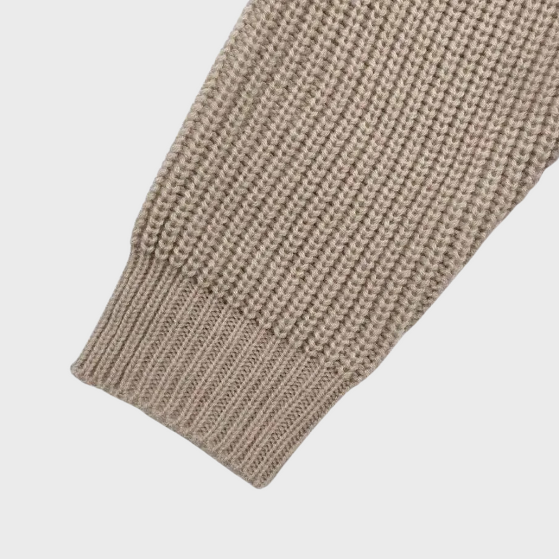 Well Tailored Sweater with a Graceful Silhouette