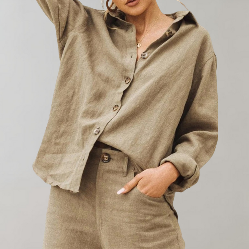 Classic Vintage Blouse with a Flattering Fit