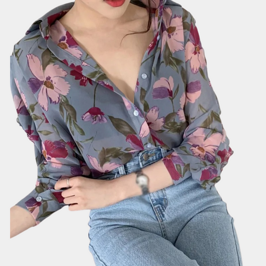 Well Tailored Blouse with a Graceful Silhouette