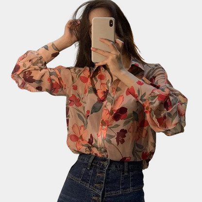 Well Tailored Blouse with a Graceful Silhouette