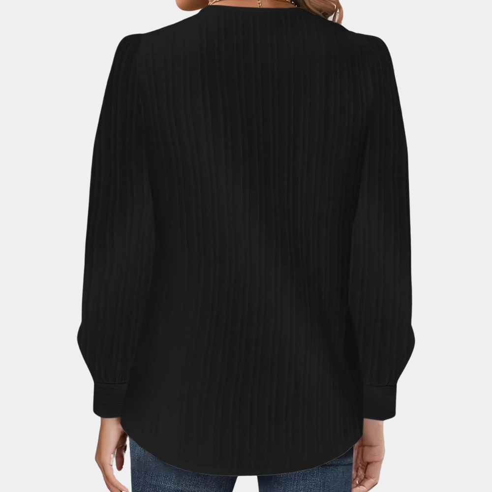 Effortlessly Elegant Blouse with a Timeless Design