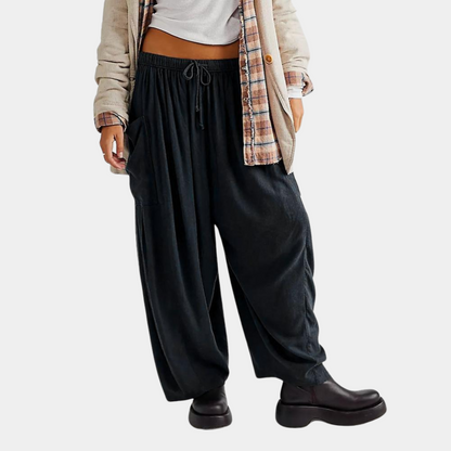 Effortlessly Elegant Trousers with a Timeless Design