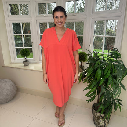 Well Tailored Dress with a Graceful Silhouette