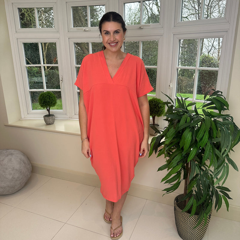 Well Tailored Dress with a Graceful Silhouette