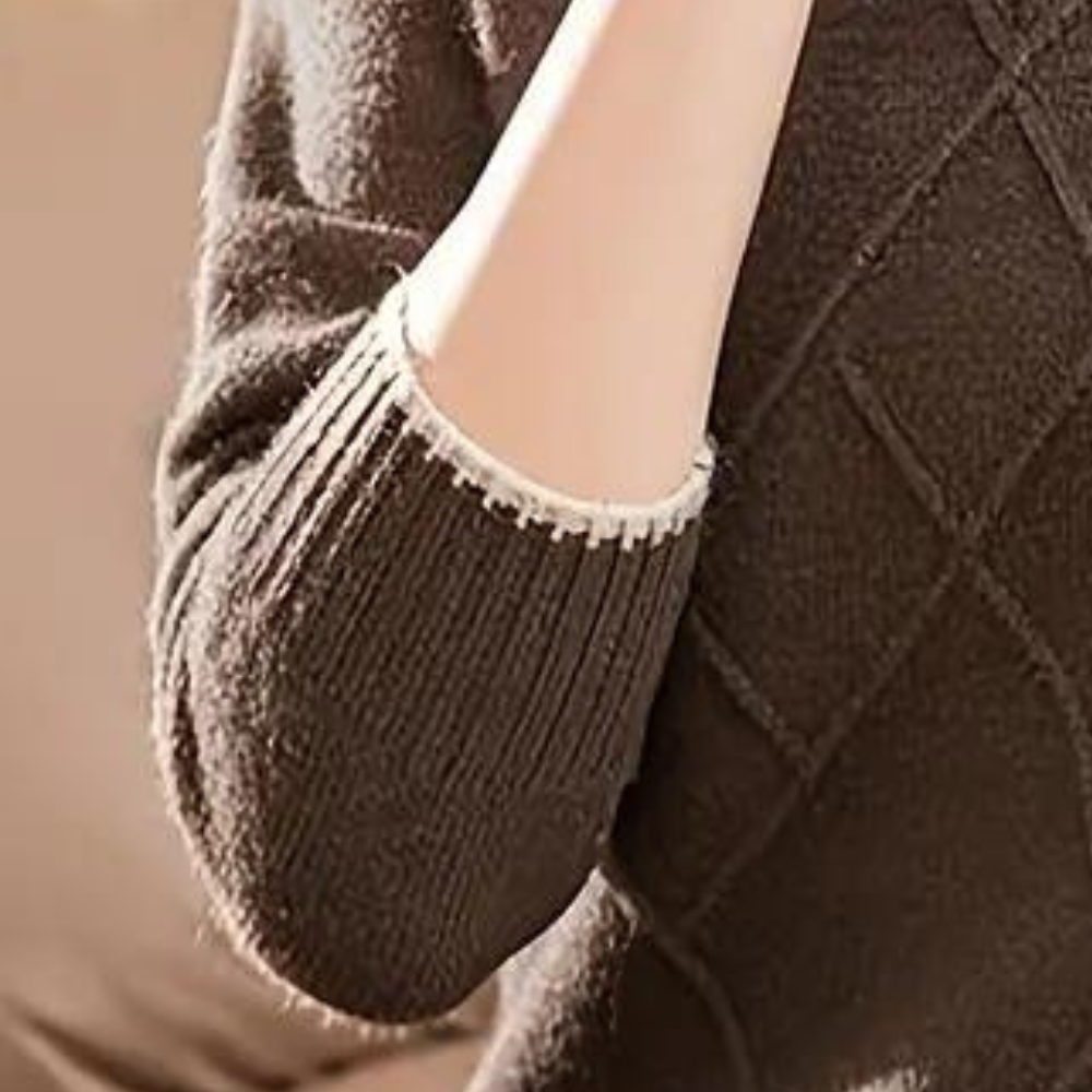 Well Tailored Sweater with a Graceful Silhouette