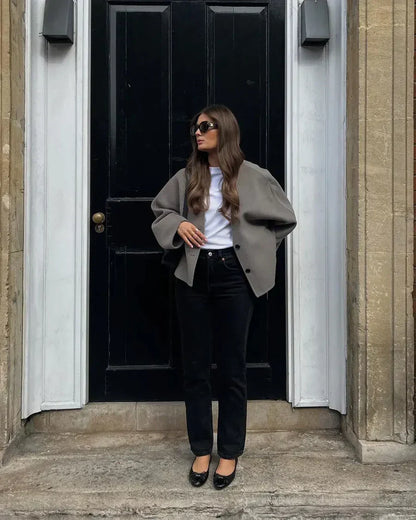 Well Tailored Jacket with a Graceful Silhouette