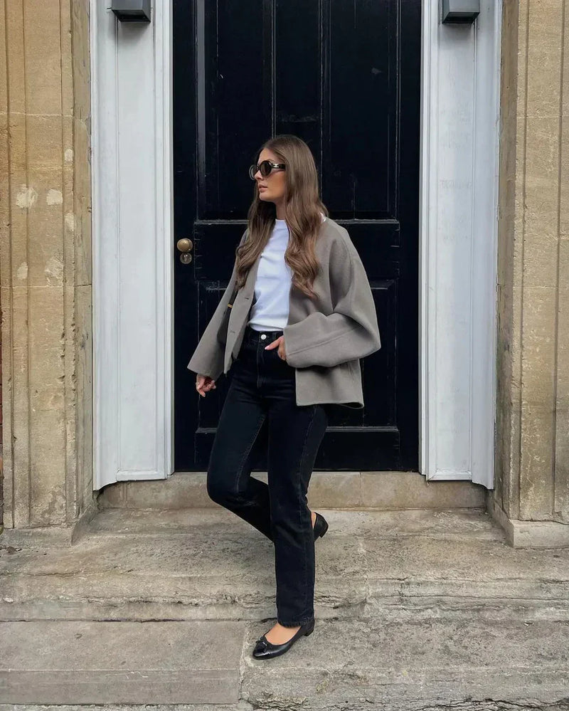 Well Tailored Jacket with a Graceful Silhouette