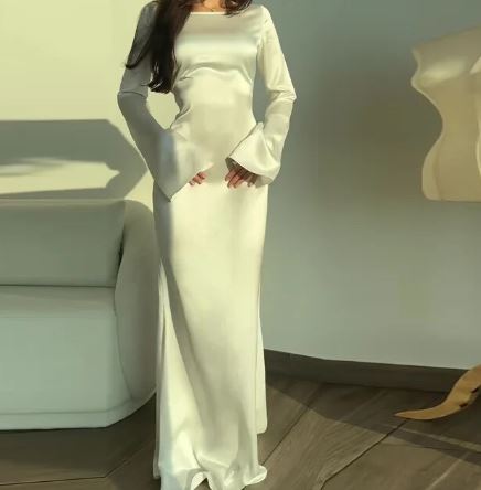 Beautifully Finished Dress in a Timeless Design
