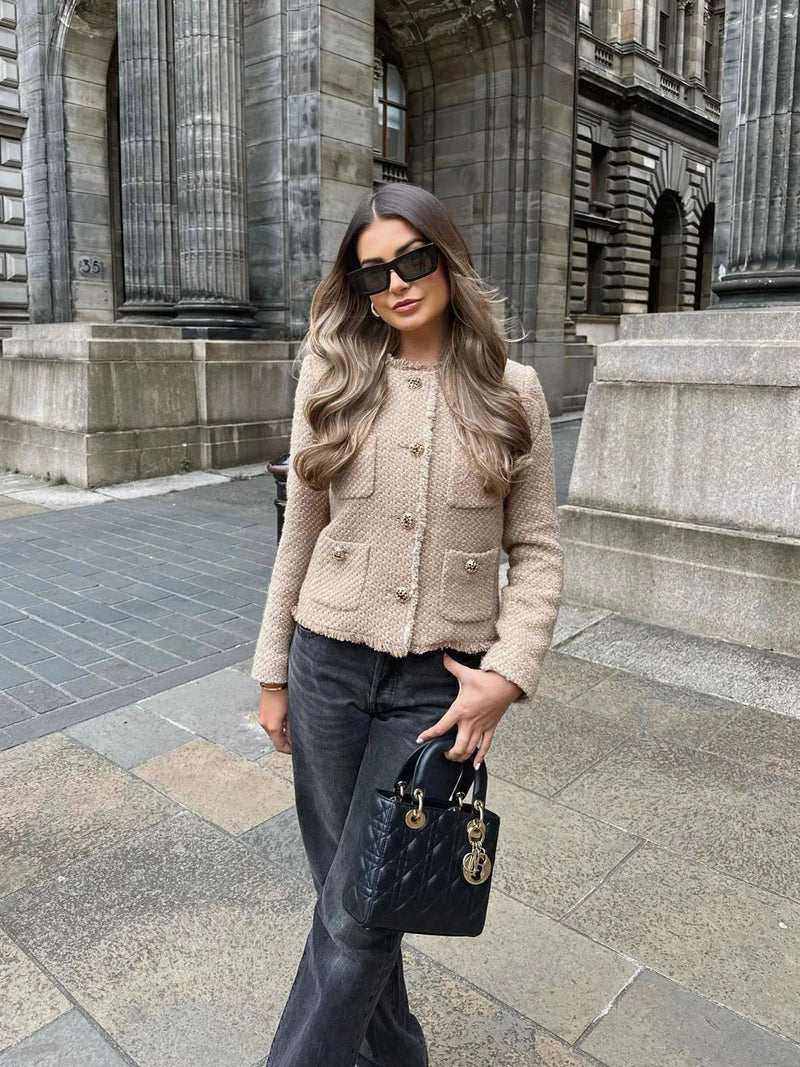 Well Tailored Jacket with a Graceful Silhouette