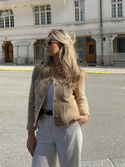 Well Tailored Jacket with a Graceful Silhouette